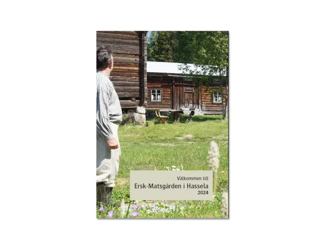 Front page of brochure Ersk-Matsgården 2024. A man standing outside the timbered Hälsingland farm.