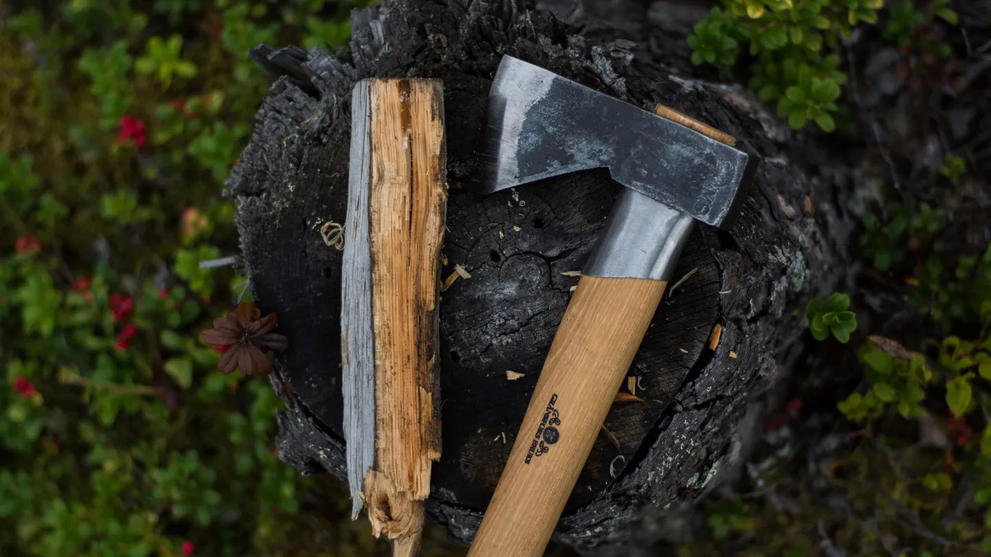 Yxa på en stubbe - Gränsfors Bruk